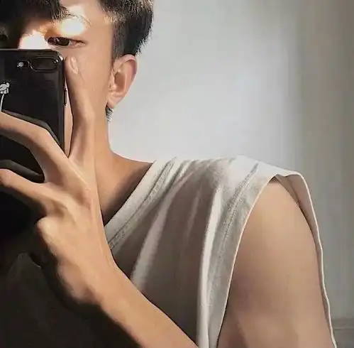 高质量男头两手空空无所畏惧