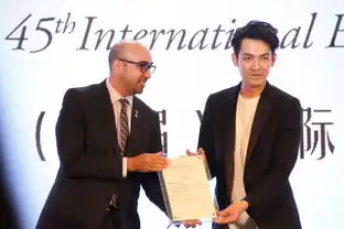 钟汉良黑色西装帅气亮相尽显成熟男人魅力