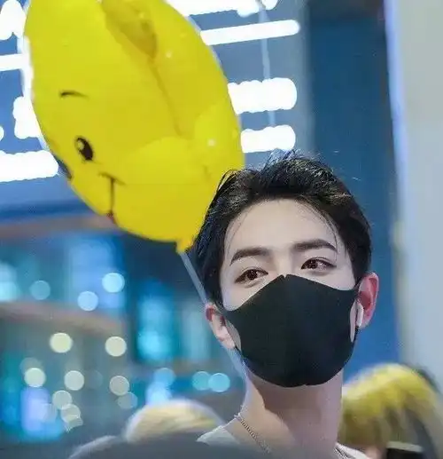 我来晚了现在才沉溺在肖战的美貌里无法自拔