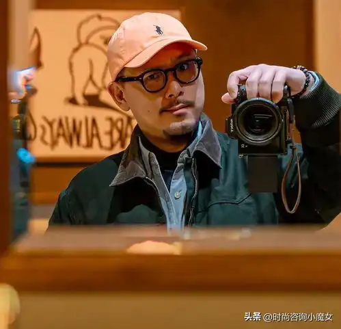 这才是老男人减龄穿搭模板烫卷短发,戴手串,有皱纹也很优雅