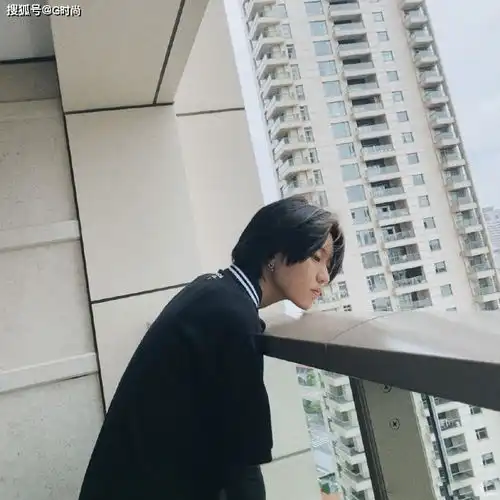 走中性风的陆柯燃真是太帅了,女生也能轻松驾驭男友风穿搭