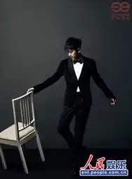 张杰新年大片魅力来袭彰显成熟的男人味