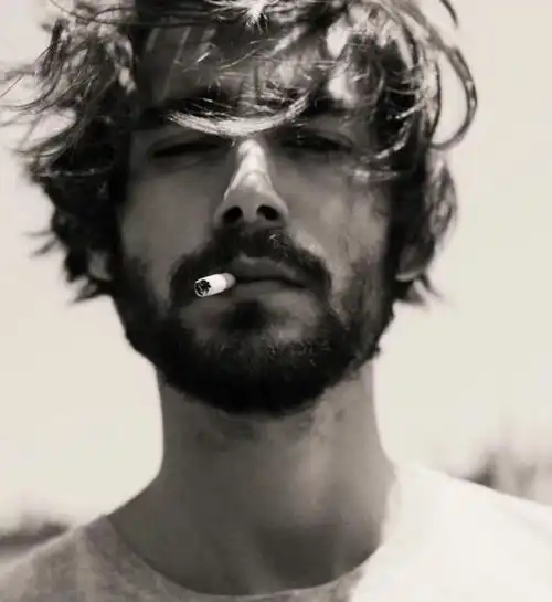 认定的事就绝对不会轻易的改变的星座男