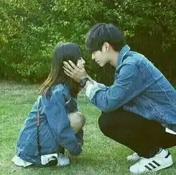 跪求唯美小清新绿叶背景一男一女两张情侣头像越多越好