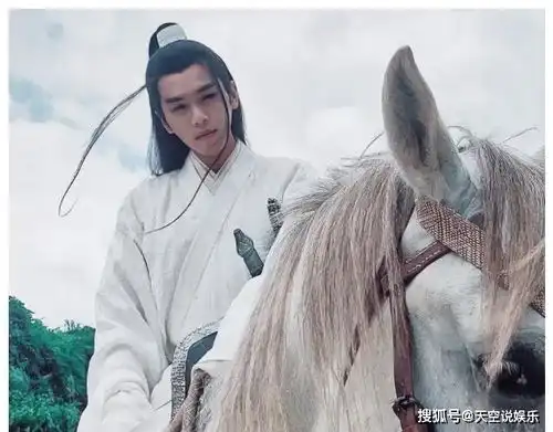 张若昀公认丑帅,看到雪中悍刀行造型后,是高攀不起的仙气美男子了