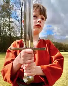 两个男孩用艘玩具船环游了世界哪怕玩具,征途也是星辰大海