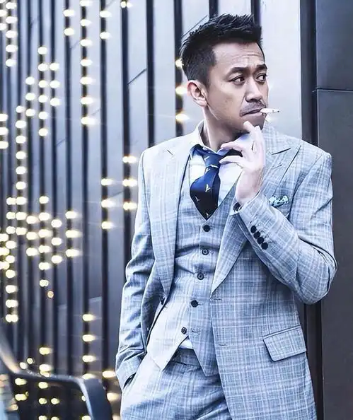 他是范冰冰的前任,结过3次婚,原本前途无量,如今自己作死退隐