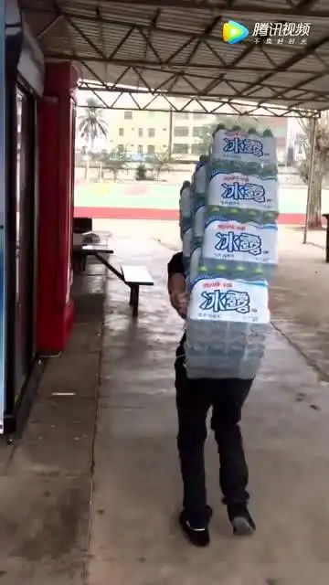 向伟大的劳动者致敬,扛起来的是整个家,努力的男人