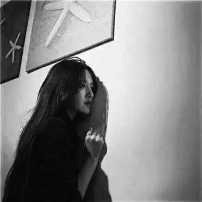 伤感孤单黑白女生头像痴情有罪我来背