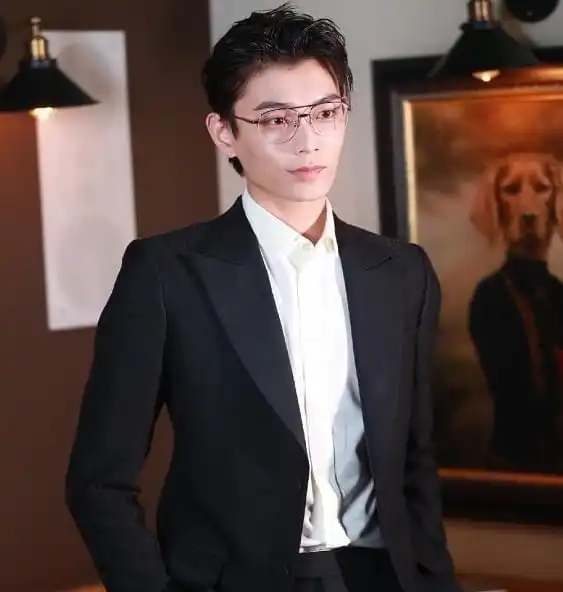 结果表明,陈立农薄到退相,胡一天为白色发光,徐艺洋是完美的