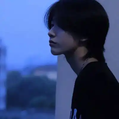 2023清冷温柔帅气男生图片