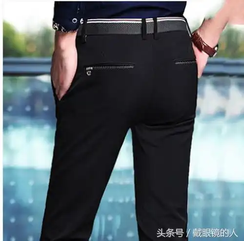 男人穿衣简单也要穿出品味在现在的时代是越来越重要