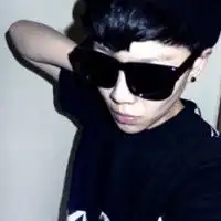 戴眼镜男生的qq头像