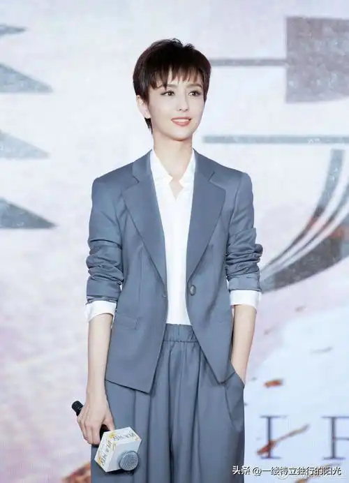 俏娇娘佟丽娅14精选写真2套西装女郎