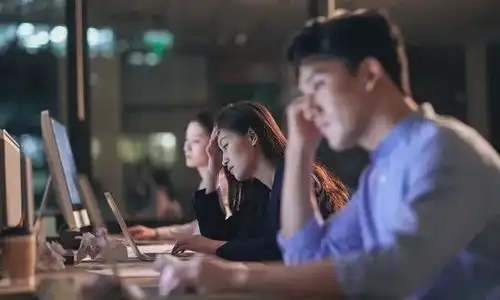 必须让劳动者走上社会舞台的中央,而不是什么戏子小鲜肉