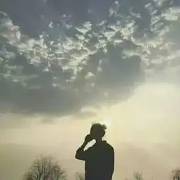 头像人生大概就是不能回头,硬着头皮假装乐观向前走