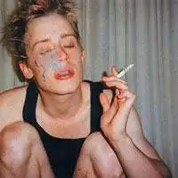 黑白寂寞抽烟图片微信头像图片大全