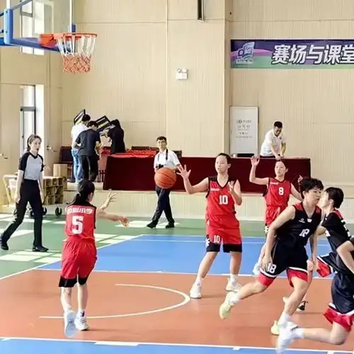 凤岗镇中心小学女篮队勇夺全市冠军
