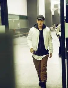 王阳明在米兰时装周穿了什么