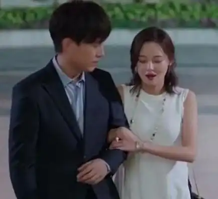 偶遇初恋,知道她早已离婚,我该继续保持还是断绝和她联系