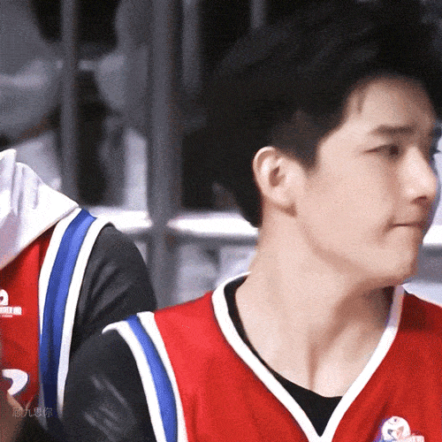 露腹肌打擦边这届内娱年下男明星都这么野的吗