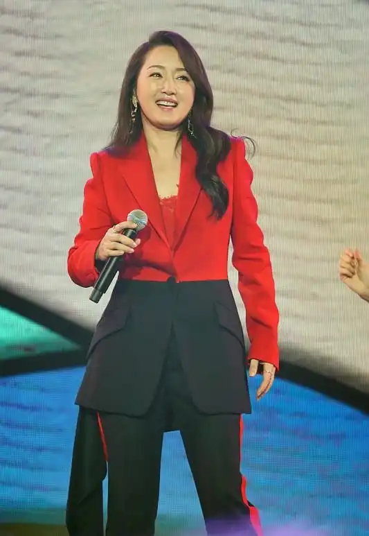 杨钰莹的生图流出,保养的是真的好,穿得成熟也不显老