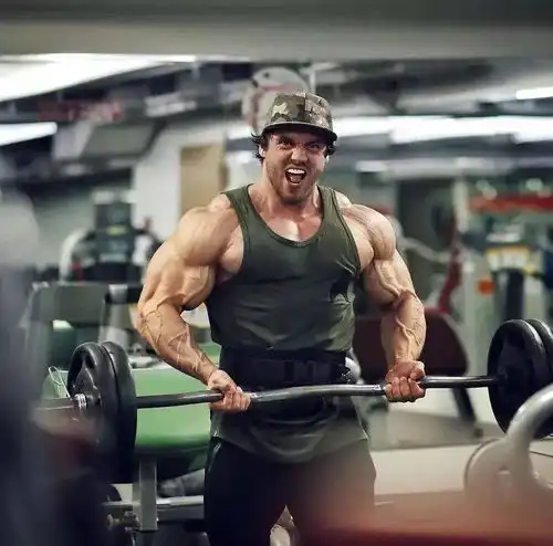 想欺负我女儿臂围55cm的超级奶爸,告诉你男人为什么要健身