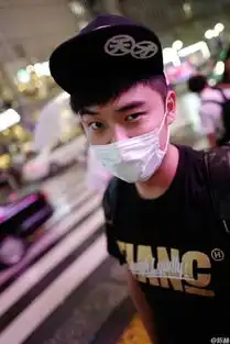 用手机怎么把一张图片涂模糊就是感觉很朦胧看不清但是又不是完全看不见,好像这张图