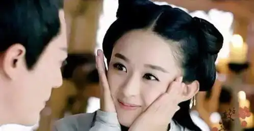 古装剧中女星双手托腮,前4位美得像花一样,看到赵丽颖画风变了