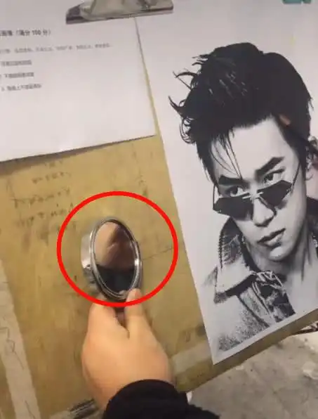 考试要求自画像,本以为满分,看到本人,老师给了0分