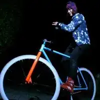 qq头像男生骑死飞