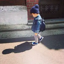 和曹格的女儿姐姐长的特别像的那个小男孩的照片做头像