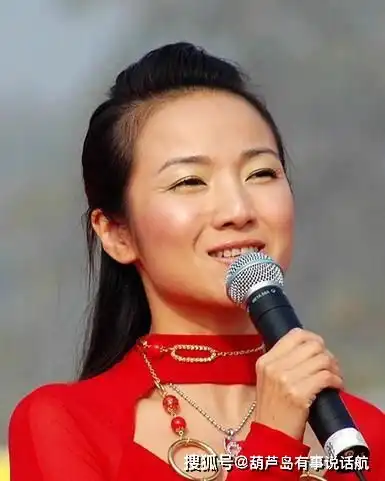 美女管彤,今年已49岁了,她事业稳定,老公宠爱,儿子7岁啦