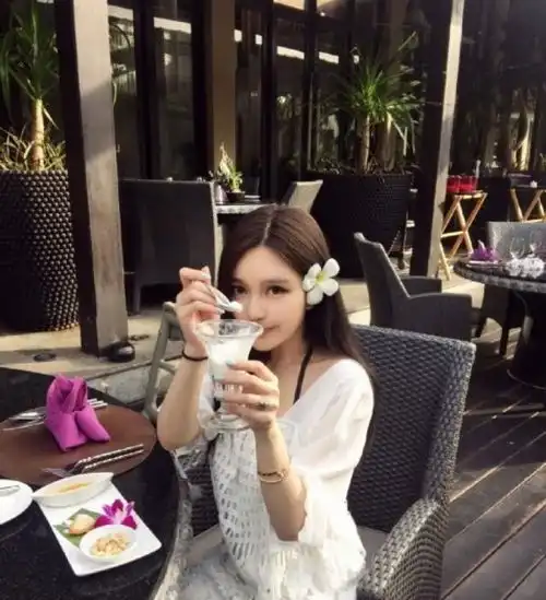 周扬青真实颜值吊打照片,聊起天像女版大张伟气质谈吐太圈粉