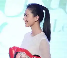 扎马尾辫的女明星清新可爱难怪让男生看一眼就心动