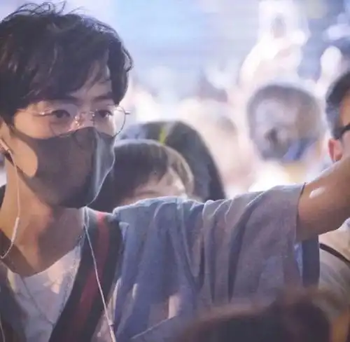 分享一些肖战的氛围感头像需要的请自取