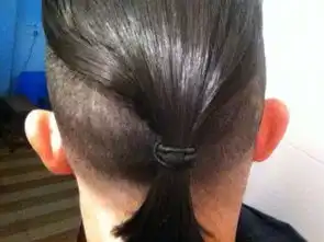 请问一下谁有那关于男生长发扎辫的资料,图片我想弄个长发扎辫的发型,在网上很难找到资料,有资料的人能告诉我么,谢