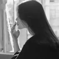 女生抽烟的高清头像抽烟霸气女生头像高清