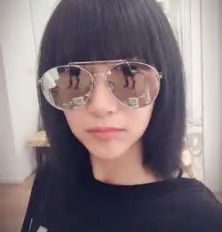 叼烟搂男徐静蕾换刘海狂减龄