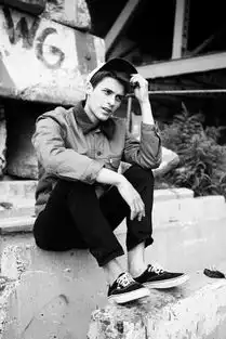 qq皮肤男生欧美黑白霸气超拽如果哪天我秀恩爱了