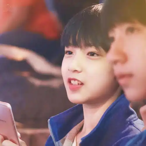 露腹肌打擦边这届内娱年下男明星都这么野的吗