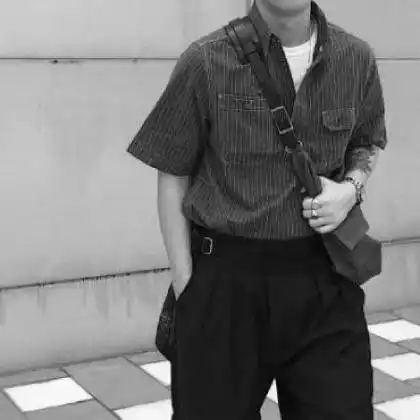 半身黑白男头真人,生活其实很简单开心就好