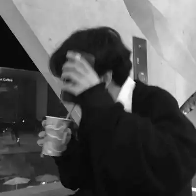 2020最新小清新男头黑白你在看孤独的风景