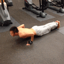 最强俯卧撑姿势是男人就来做吧