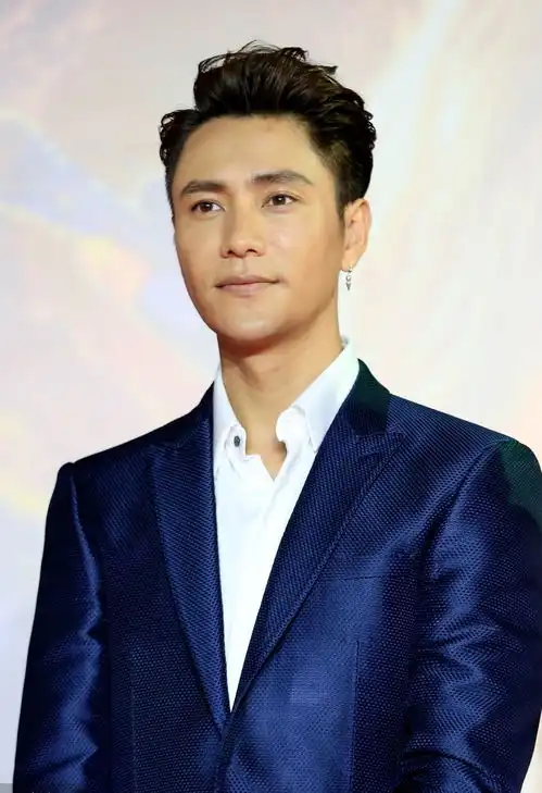 陈坤厉害了一头长发现身机场成大妈样,网友这还是我的男神吗