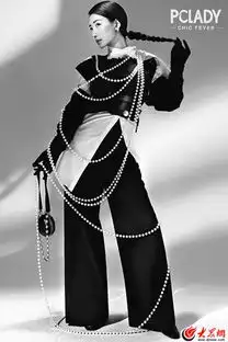 柳岩黑白复古写真摩登时尚双手插兜帅气高冷低调精致