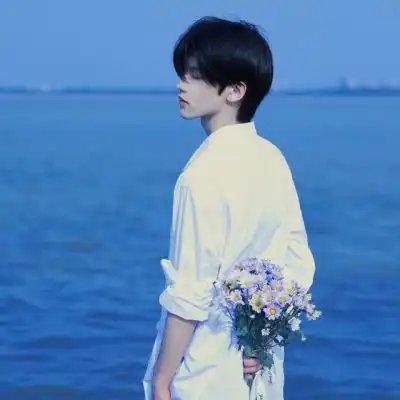 蓝色系又超级温柔的帅气男生真人头像经过了兜兜转转的重逢是场浪漫