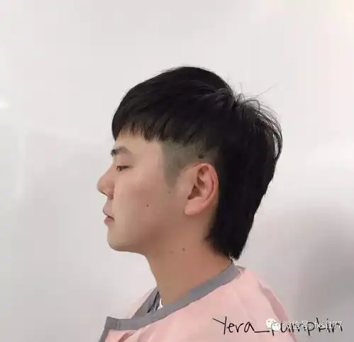 据说今年男生发型特别流行这一款