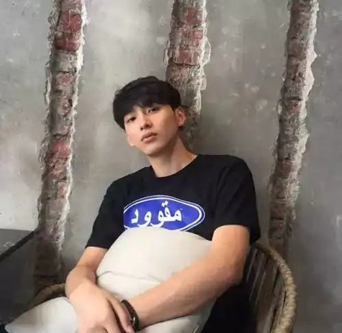 君君最近正在留的发型,亚洲人适合的复古中分怎么剪