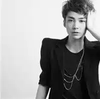 男生头像黑白男人都认为自己很帅